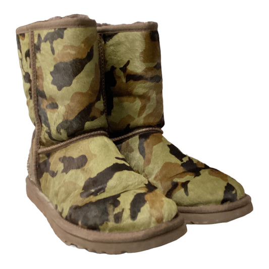 Boots Ankle Flats By Ugg In Camouflage Print, Size: 6