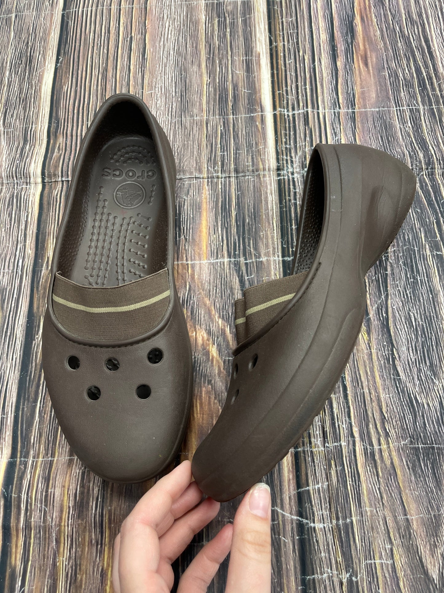 Shoes Flats By Crocs  Size: 9