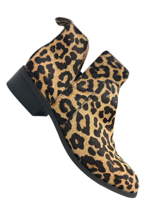 Boots Ankle Flats By Franco Sarto In Animal Print, Size: 9.5