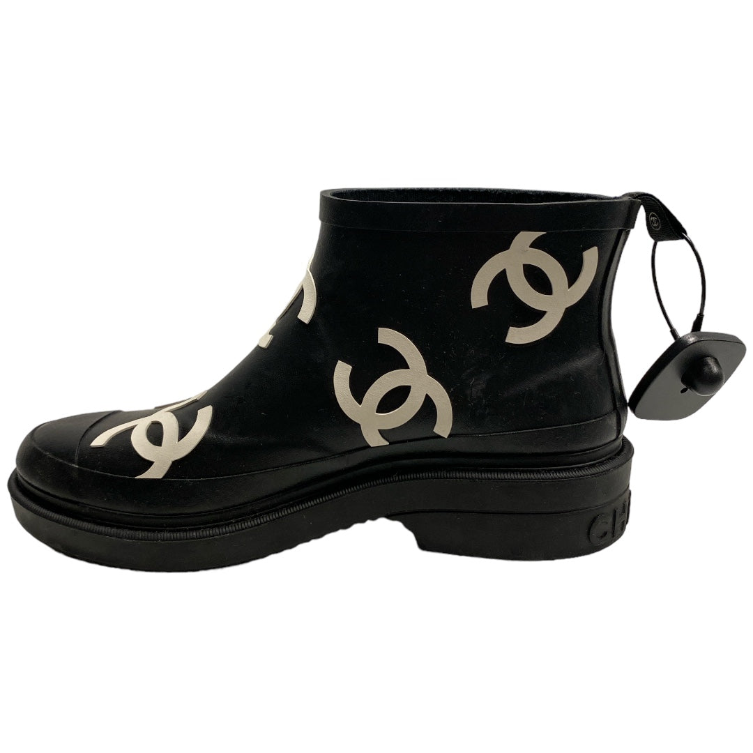 Boots Luxury Designer By Chanel  Size: 8