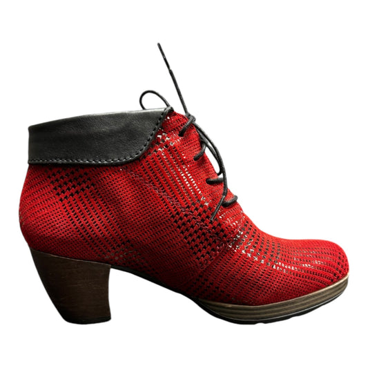 Boots Ankle Heels By Wolky In Red, Size: 7