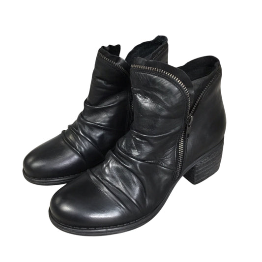 Boots Ankle Heels By Miz Mooz In Black, Size: 7