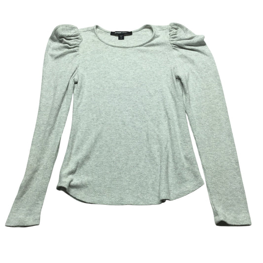 Top Long Sleeve By Fifteen Twenty In Grey & Silver, Size: S