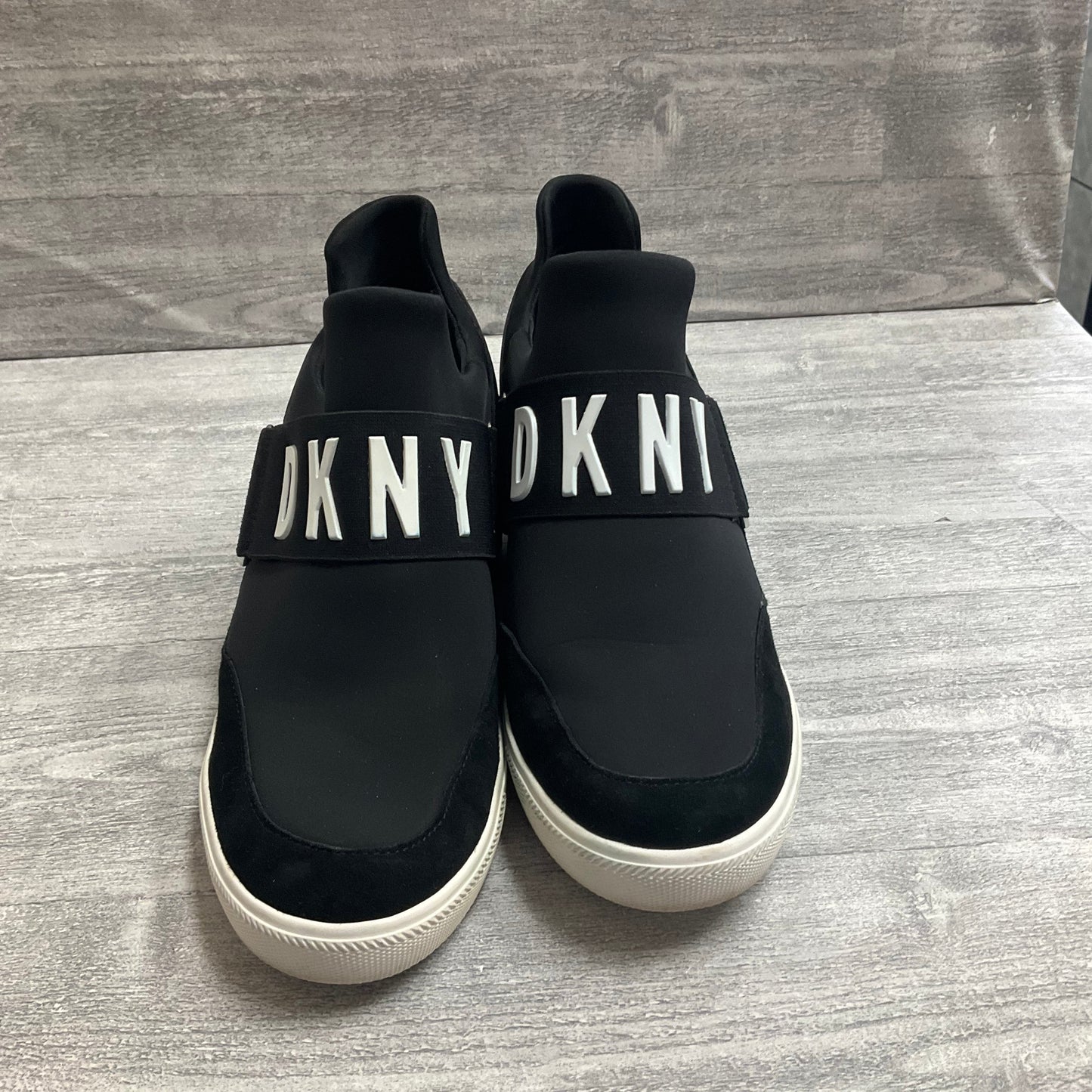 Shoes Sneakers By Dkny In Black & White, Size: 9.5