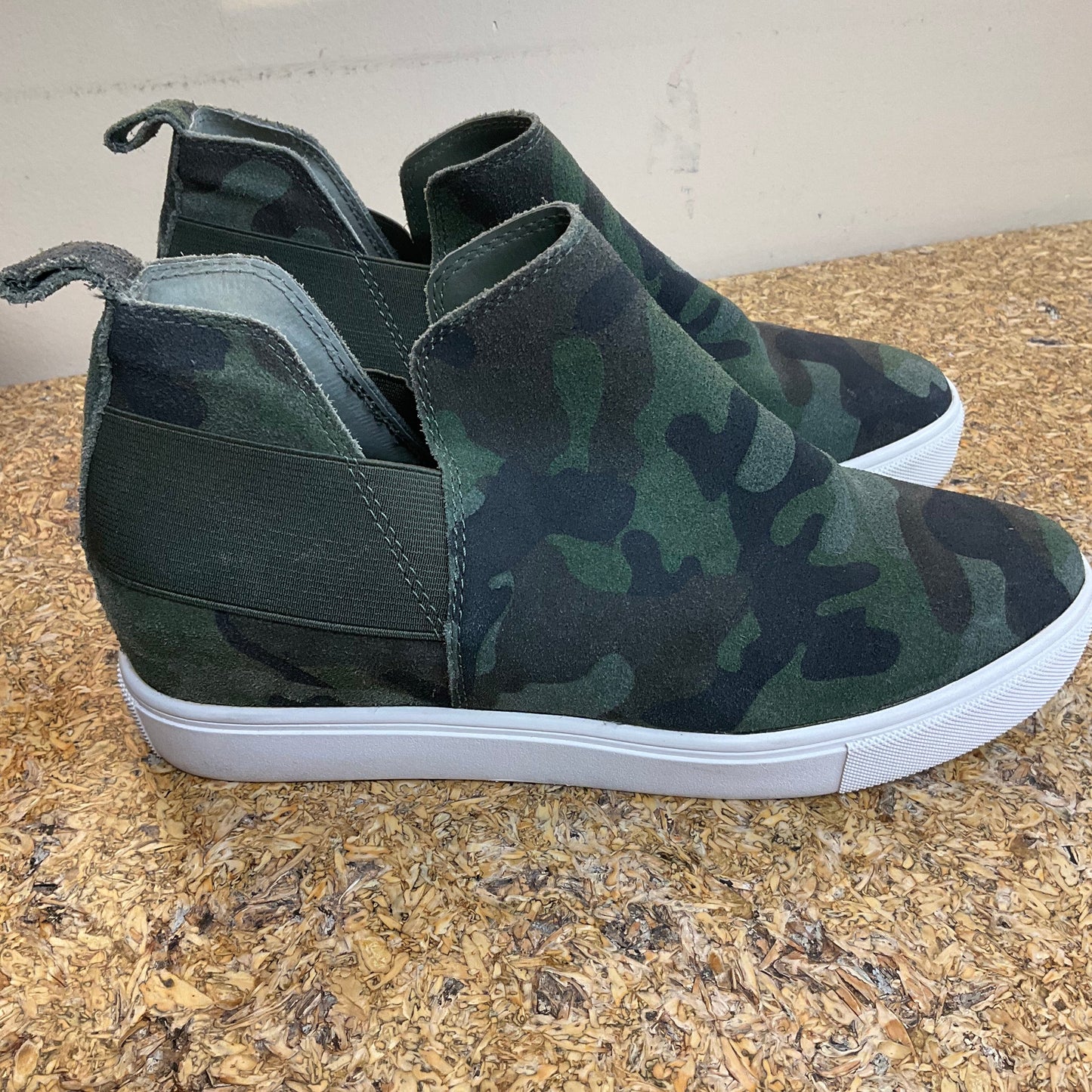 Shoes Heels Platform By Steve Madden In Camouflage Print, Size: 9.5