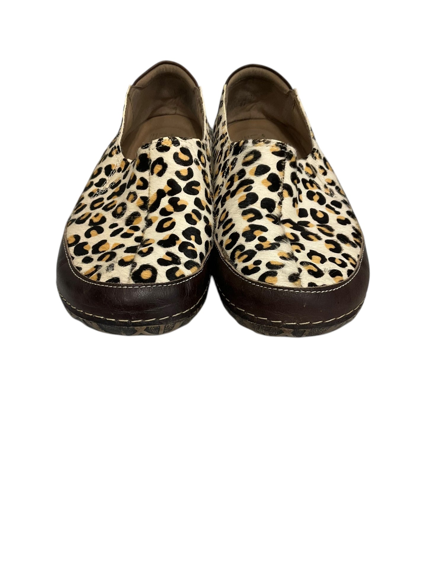 Shoes Flats By Clothes Mentor In Animal Print, Size: 9