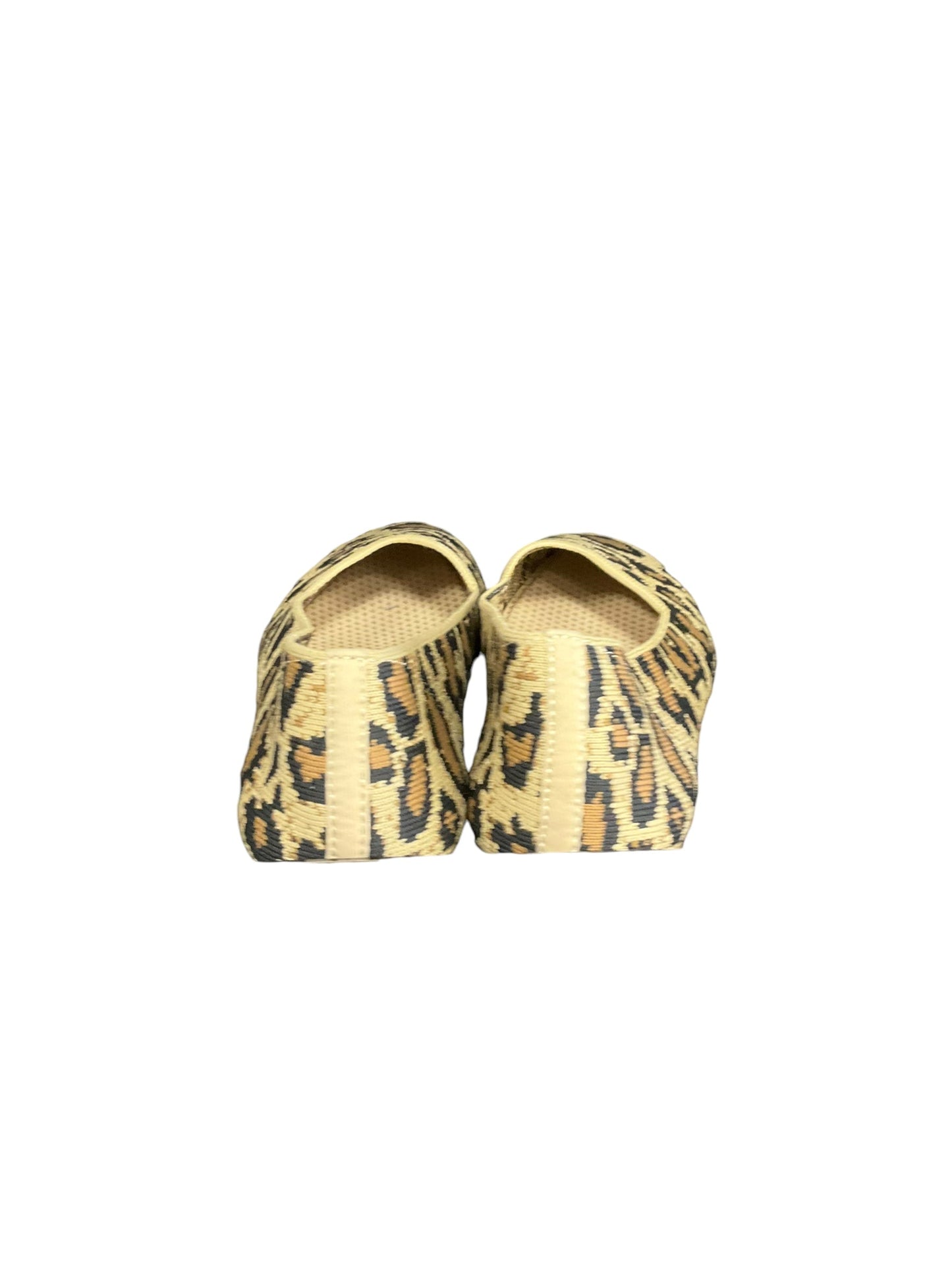 Shoes Flats By Skechers In Animal Print, Size: 6