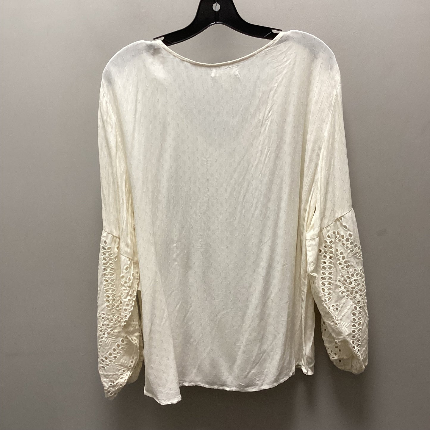 Top 3/4 Sleeve By Maurices In Cream, Size: Xl