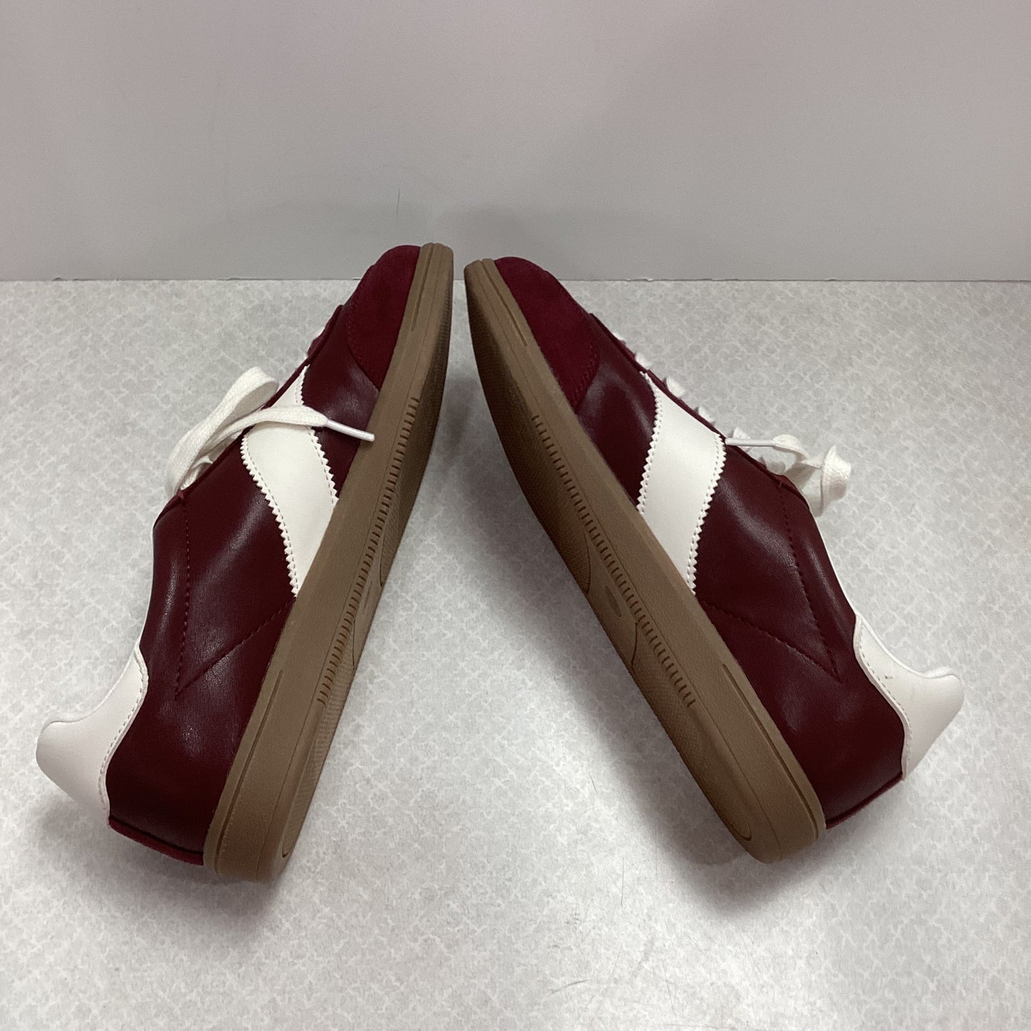 Shoes Sneakers By Universal Thread In Maroon, Size: 10