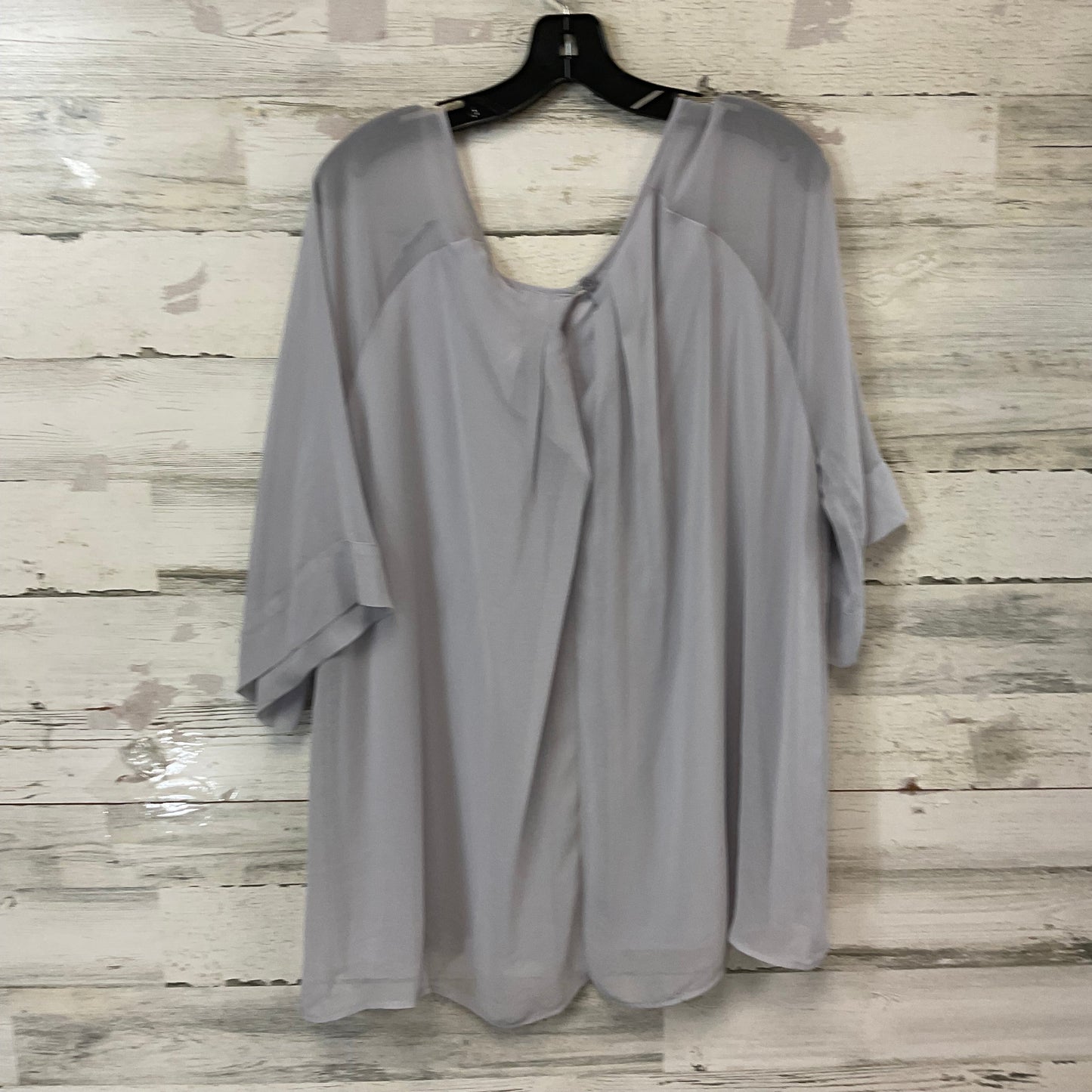 Top Short Sleeve By Bobeau In Grey, Size: 1x