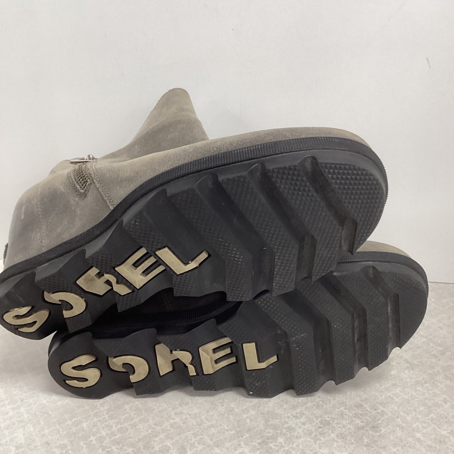 Boots Ankle Flats By Sorel In Grey, Size: 8