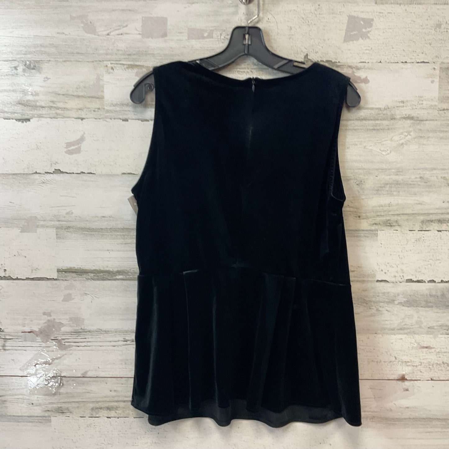 Top Sleeveless By Lane Bryant In Black, Size: 1x