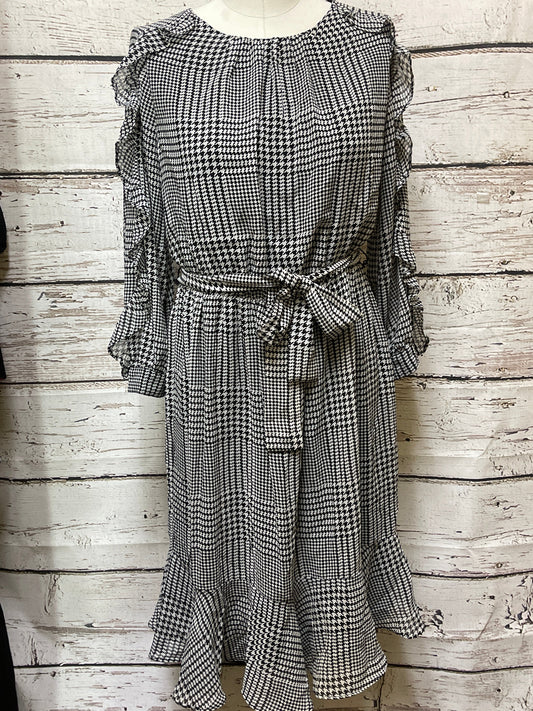 Dress Casual Midi By Calvin Klein In Checkered Pattern, Size: 4