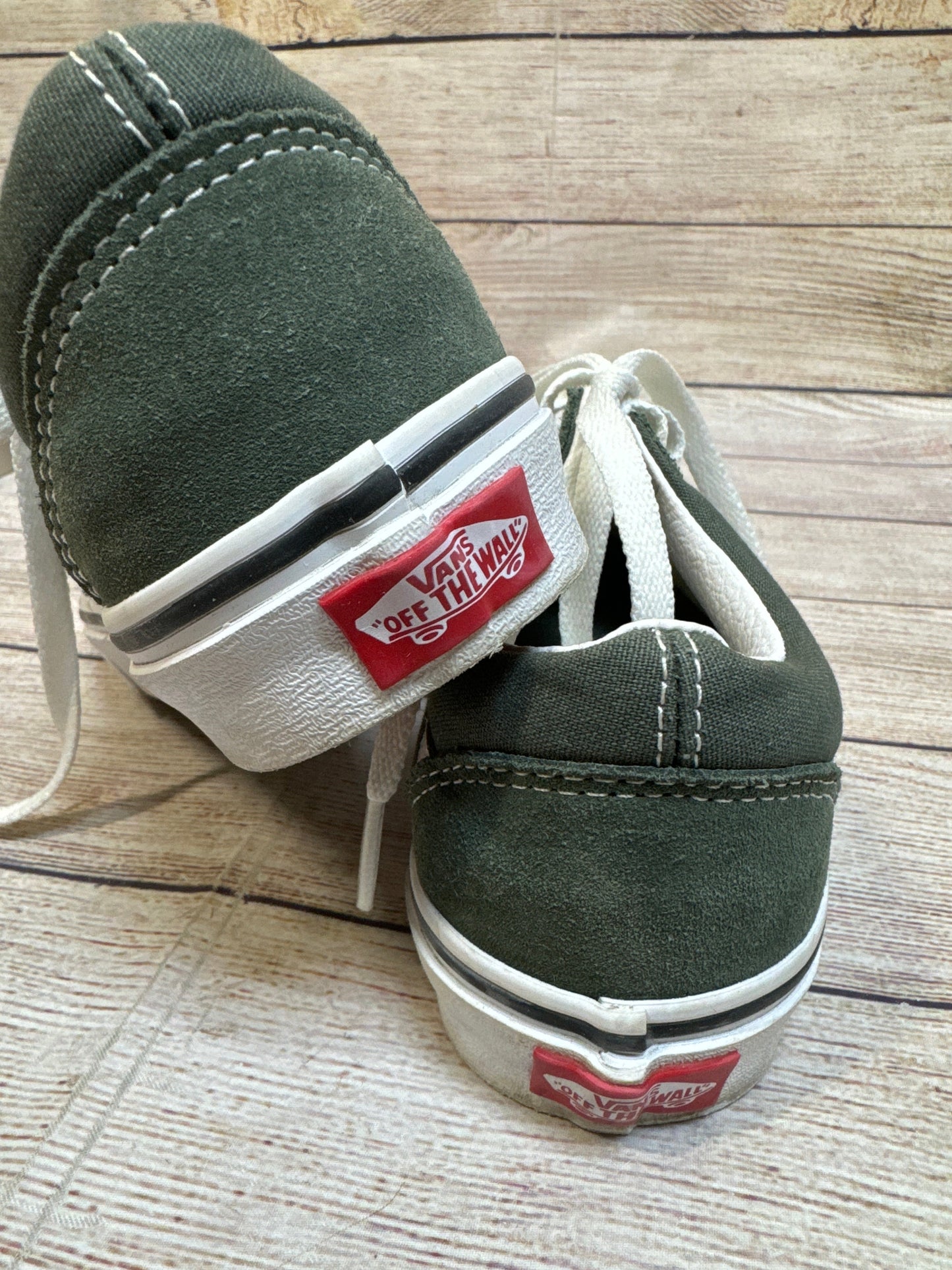 Shoes Sneakers By Vans In Green & White, Size: 6.5