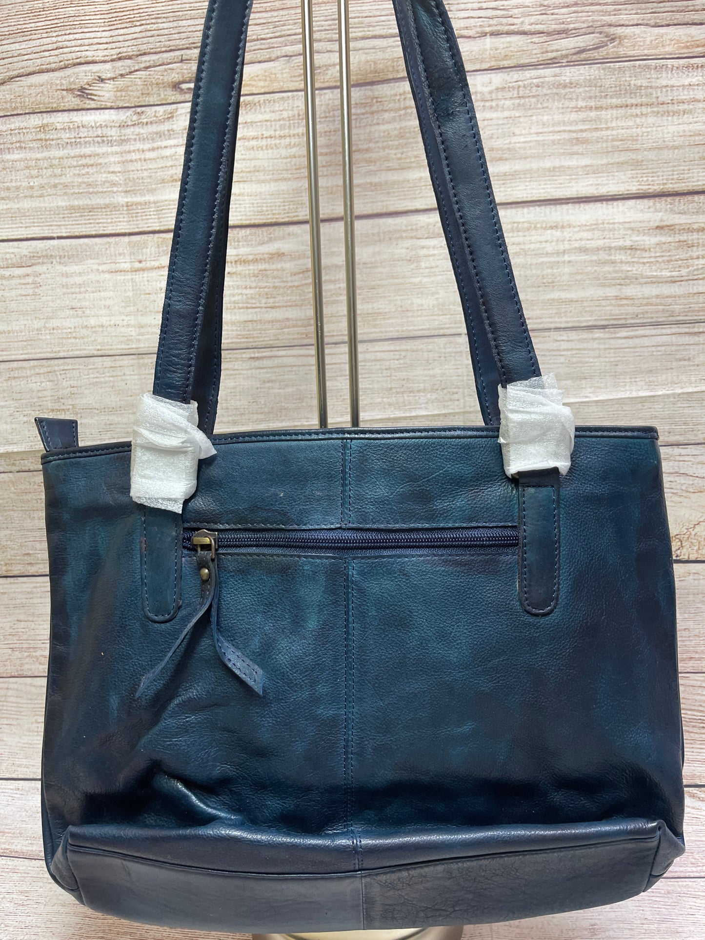 Handbag Leather By Clothes Mentor, Size: Medium