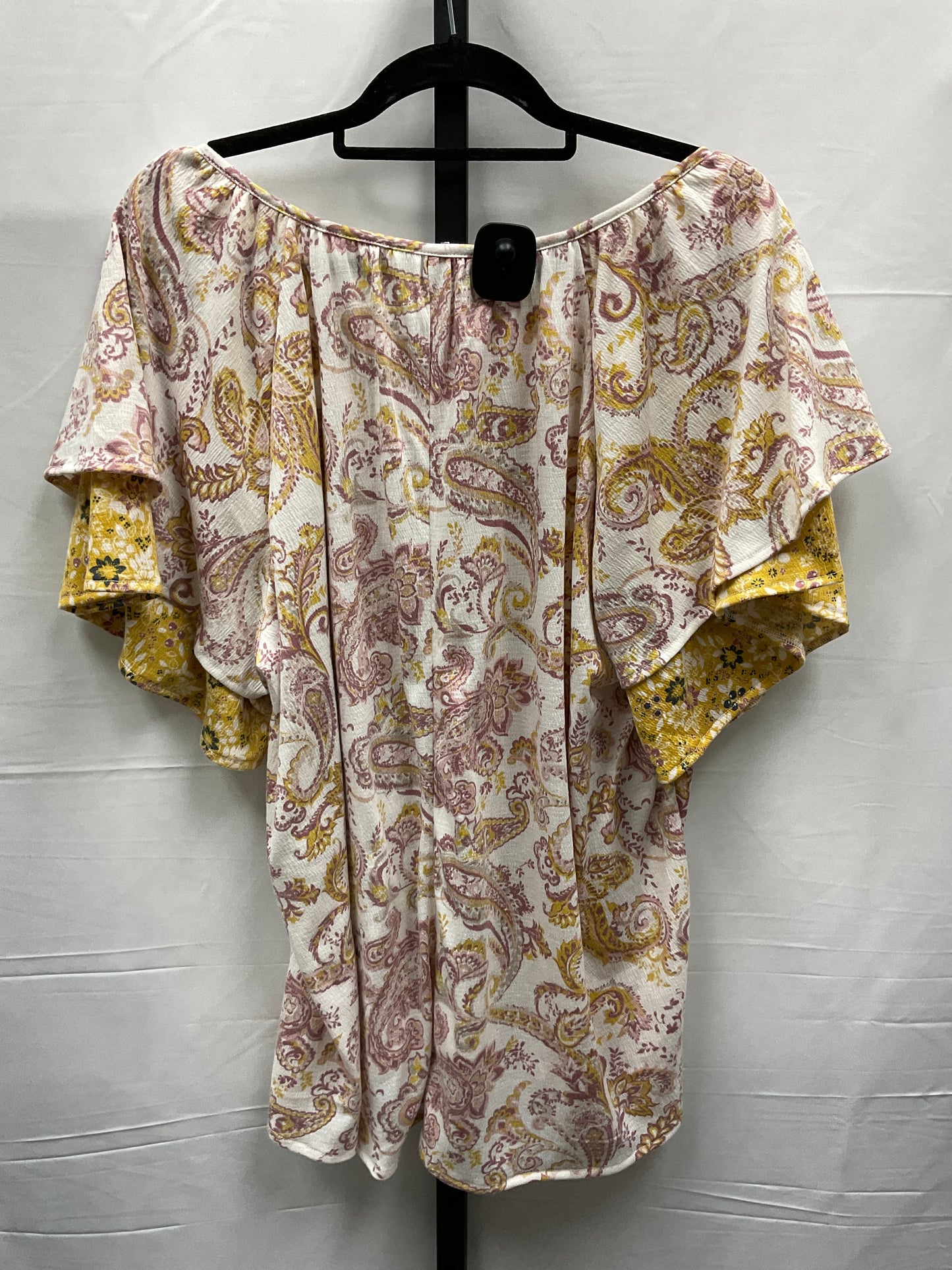 Top Short Sleeve By Cato  Size: 1x