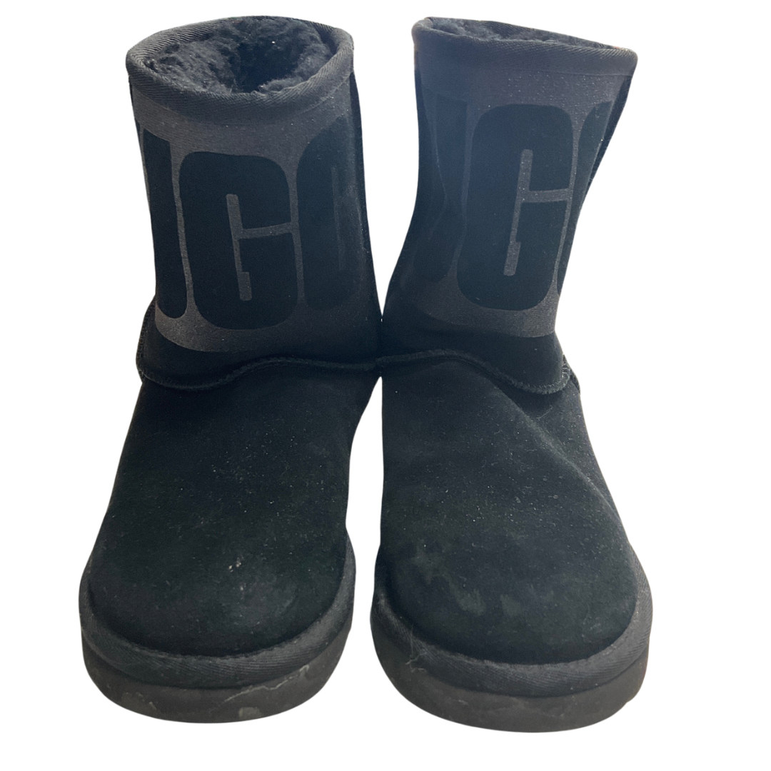 Boots Designer By Ugg In Black, Size: 5