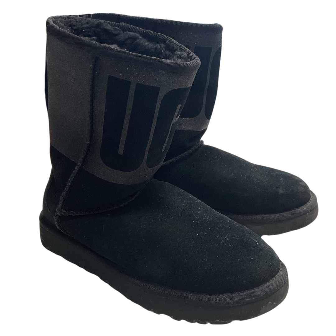 Boots Designer By Ugg In Black, Size: 5