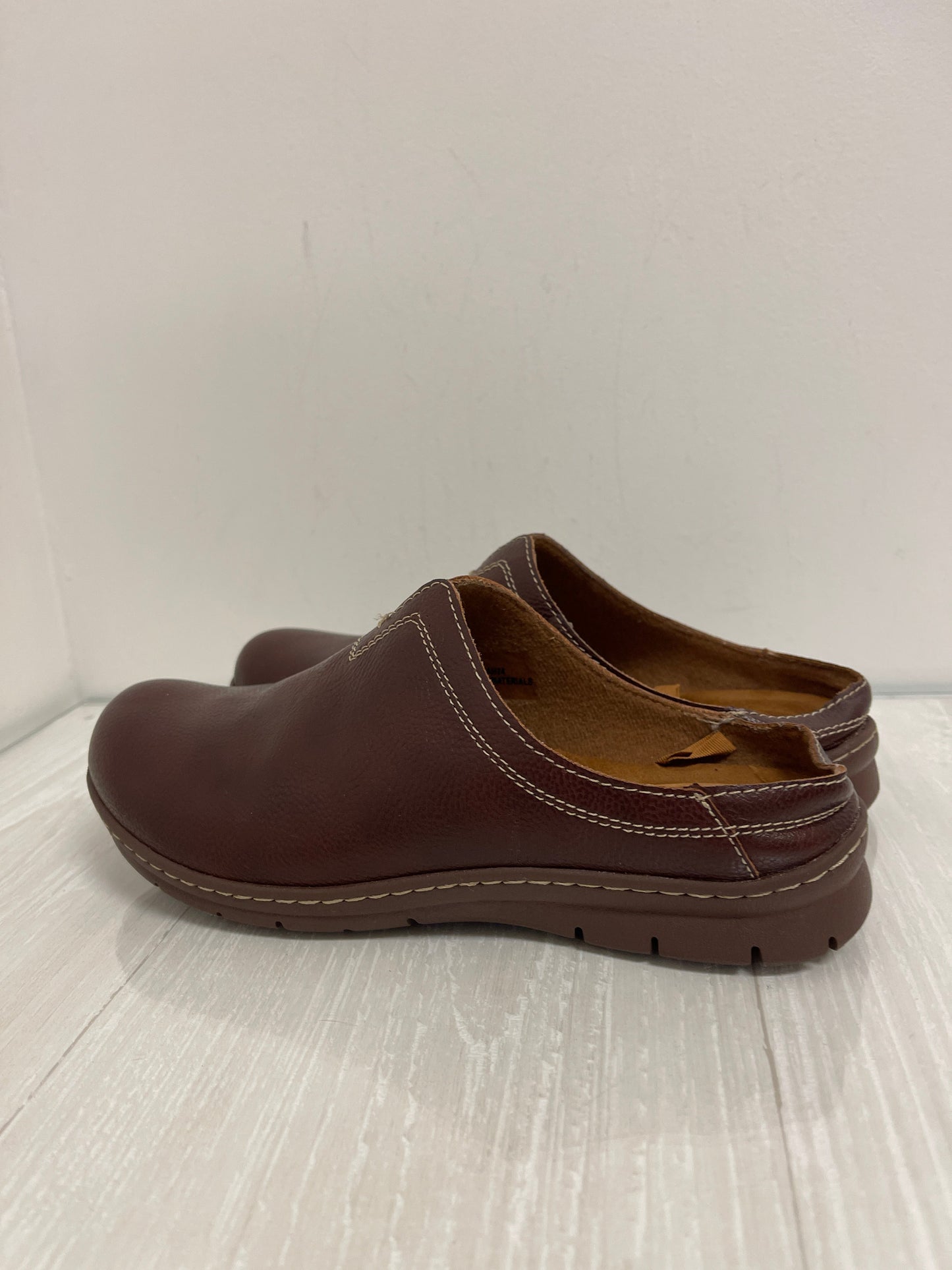 Shoes Flats By Boc In Brown, Size: 7.5