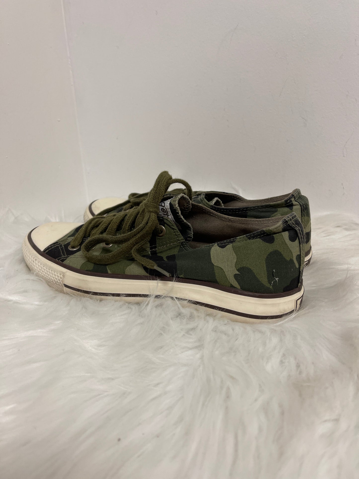 Shoes Sneakers By Clothes Mentor In Camouflage Print, Size: 10