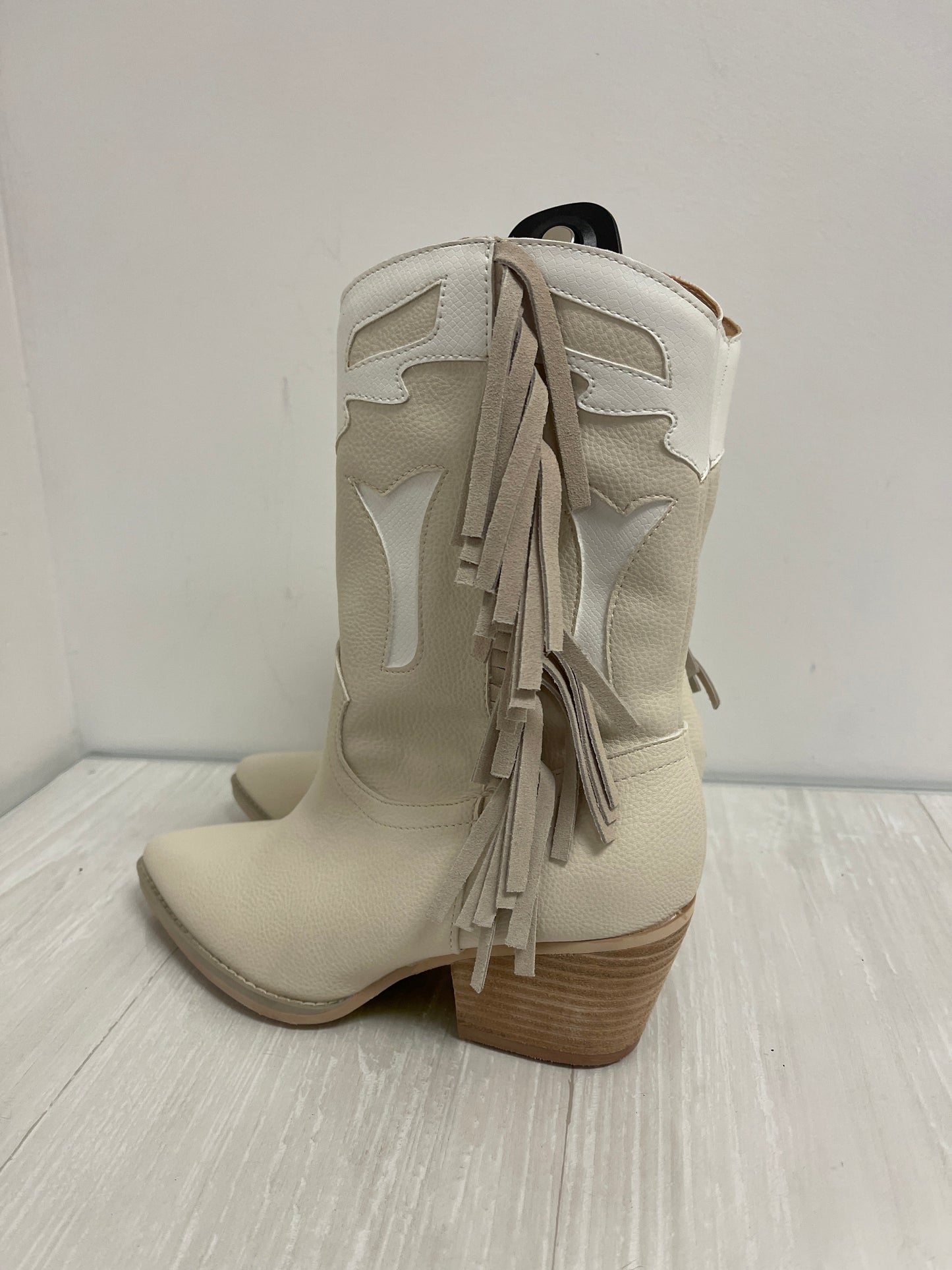 Boots Western By Clothes Mentor In Cream, Size: 6.5