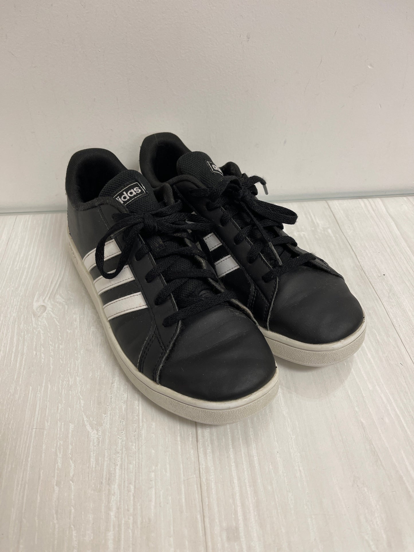 Shoes Sneakers By Adidas In Black, Size: 6