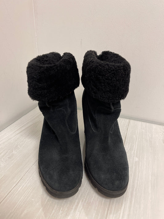 Boots Designer By Ugg In Black, Size: 8