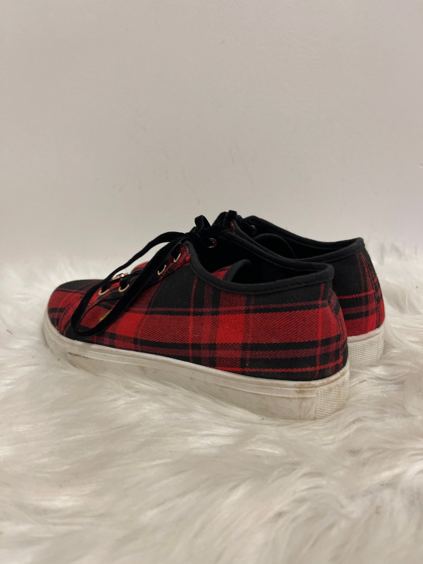 Shoes Sneakers By Comfort Casual In Black & Red, Size: 8