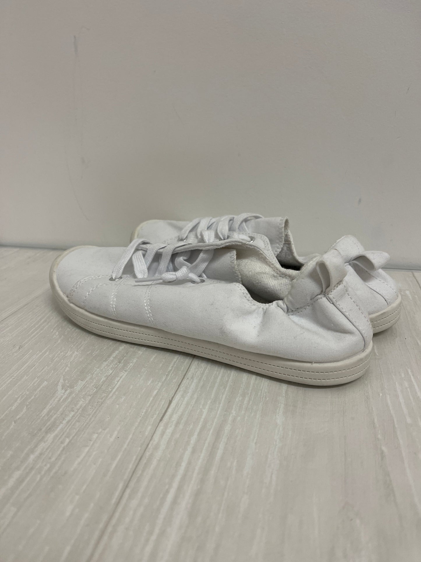 Shoes Sneakers By Maurices In White, Size: 10