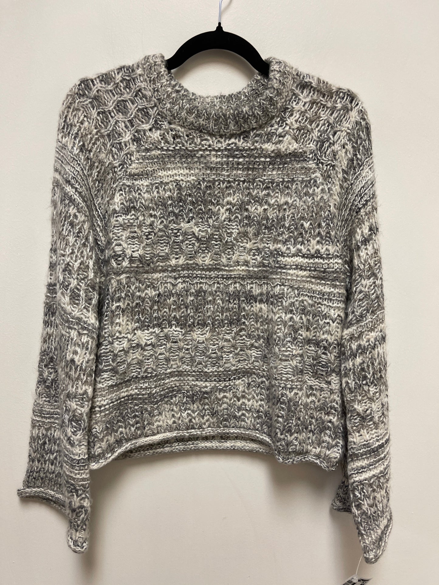 Sweater By Universal Thread In Grey & White, Size: S