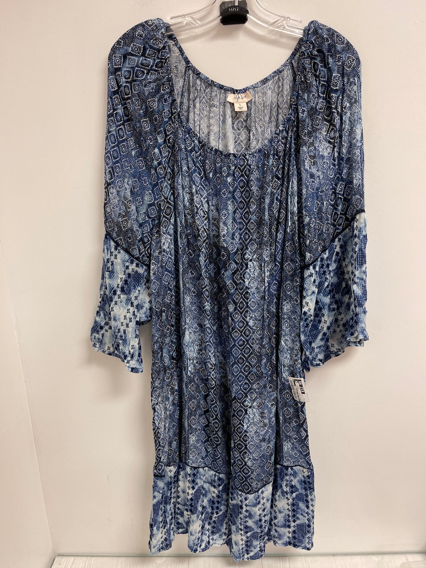 Dress Casual Short By Style And Company In Blue & White, Size: L