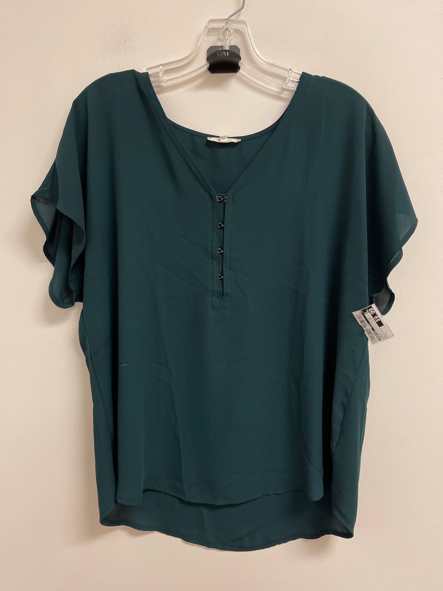 Top Short Sleeve By Maurices In Green, Size: L