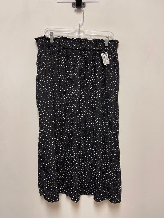 Skirt Mini & Short By Clothes Mentor In Black & White, Size: 20