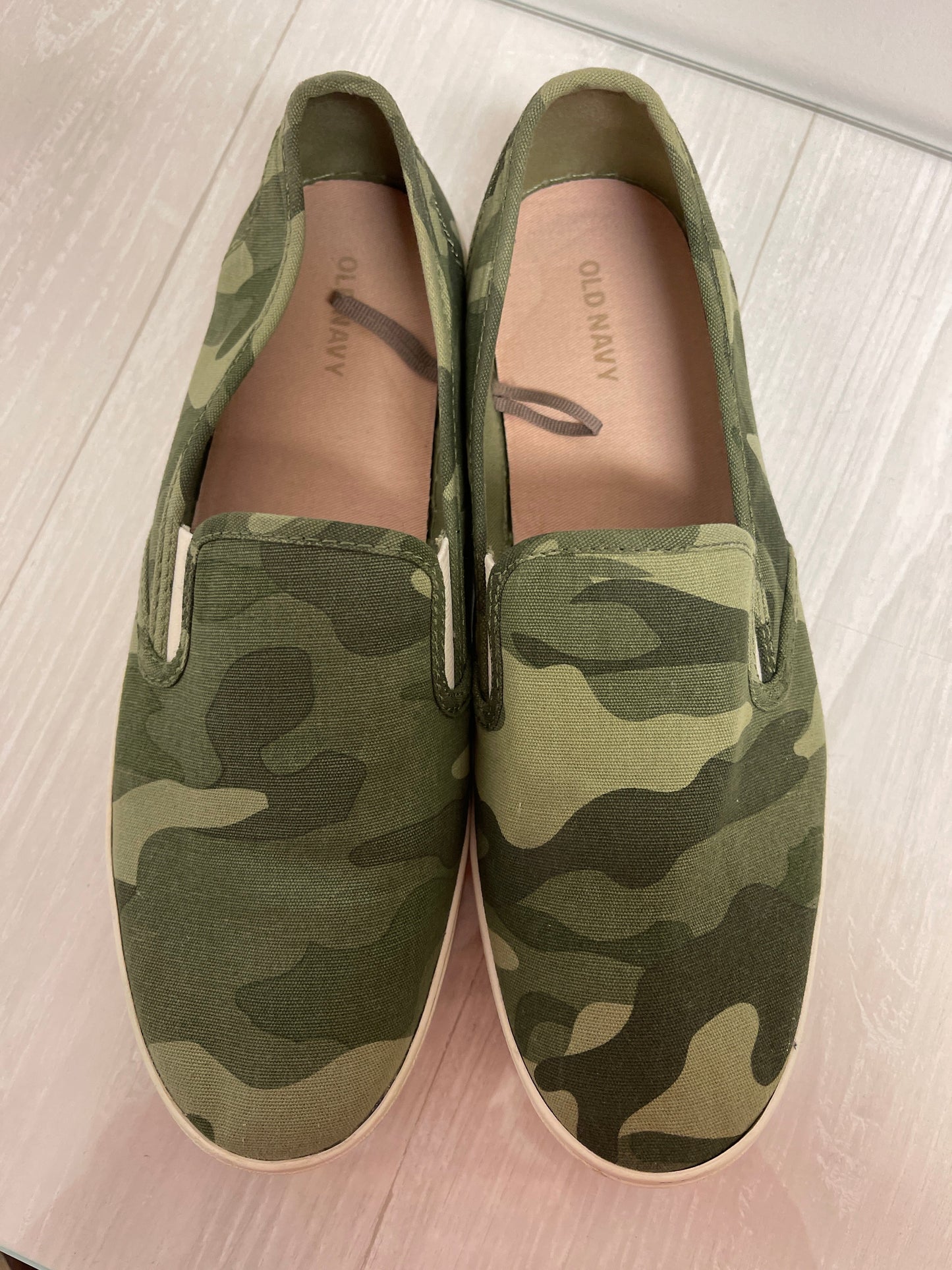 Shoes Flats By Old Navy In Camouflage Print, Size: 9.5