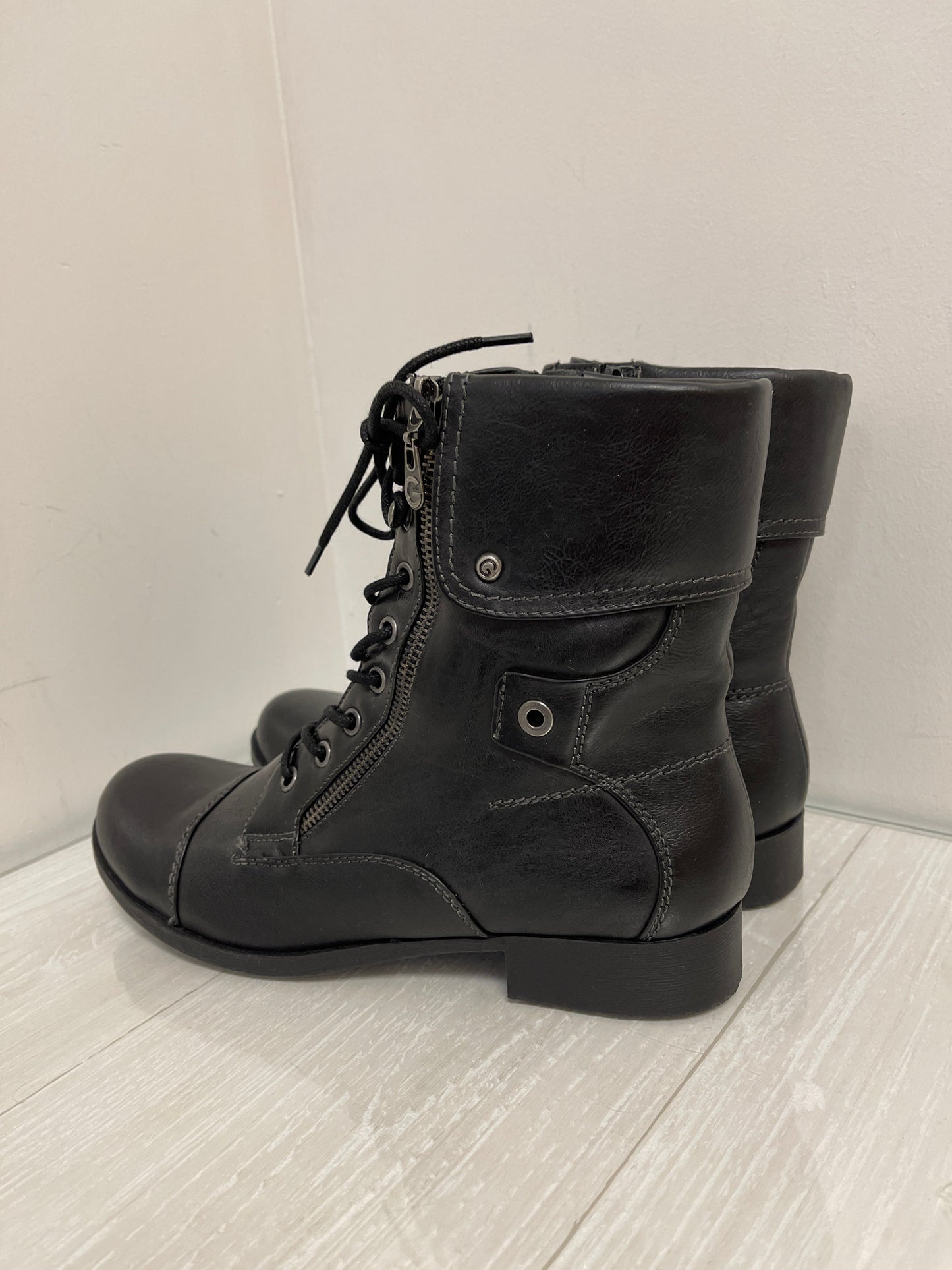 Boots Combat By Guess In Black, Size: 10