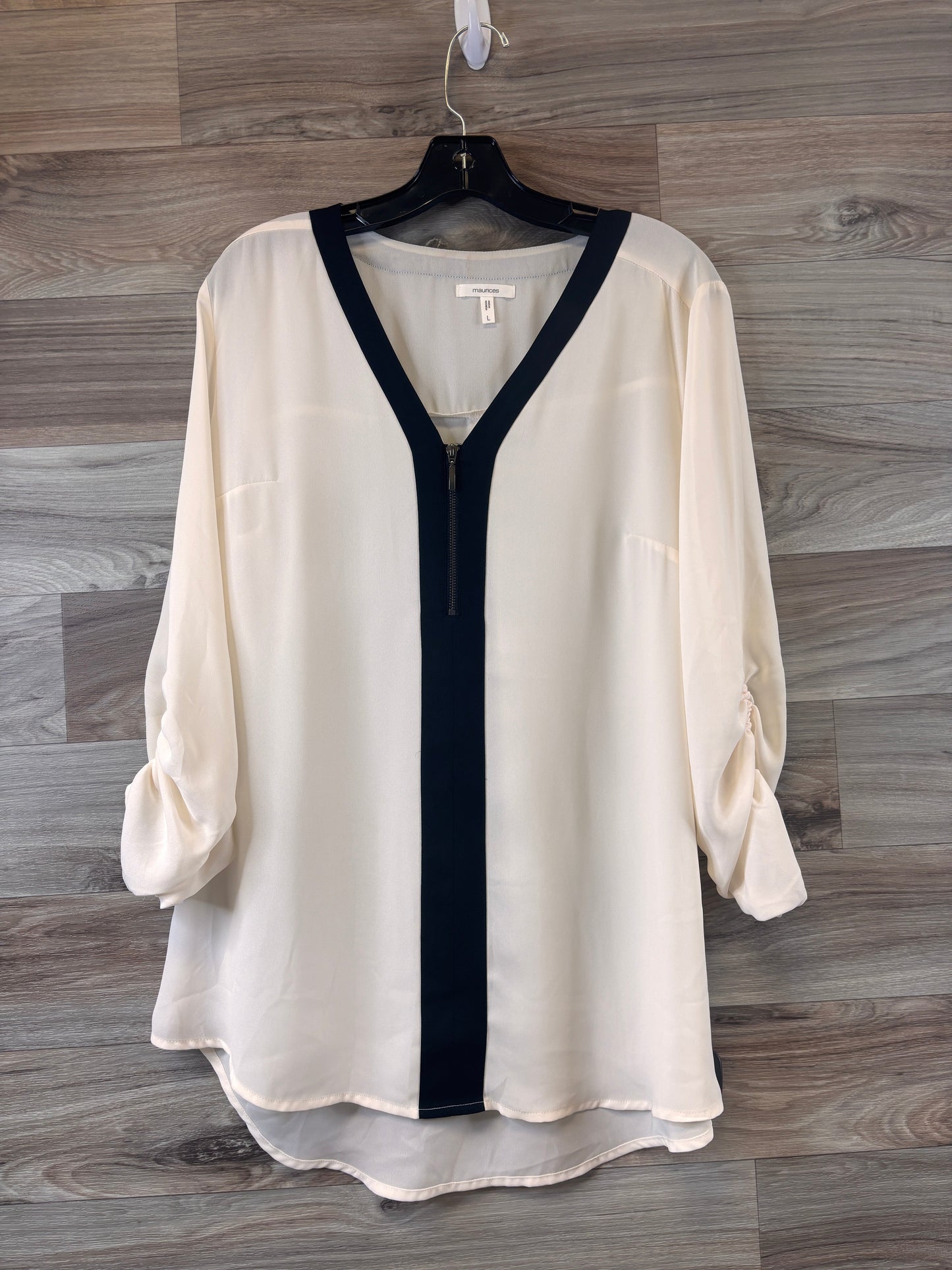 Top Long Sleeve By Maurices In Ivory, Size: L