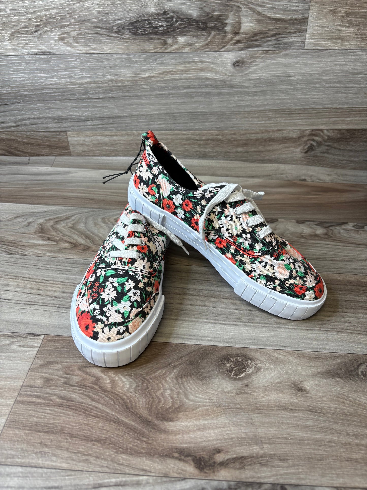 Shoes Sneakers By Divided In Floral Print, Size: 7