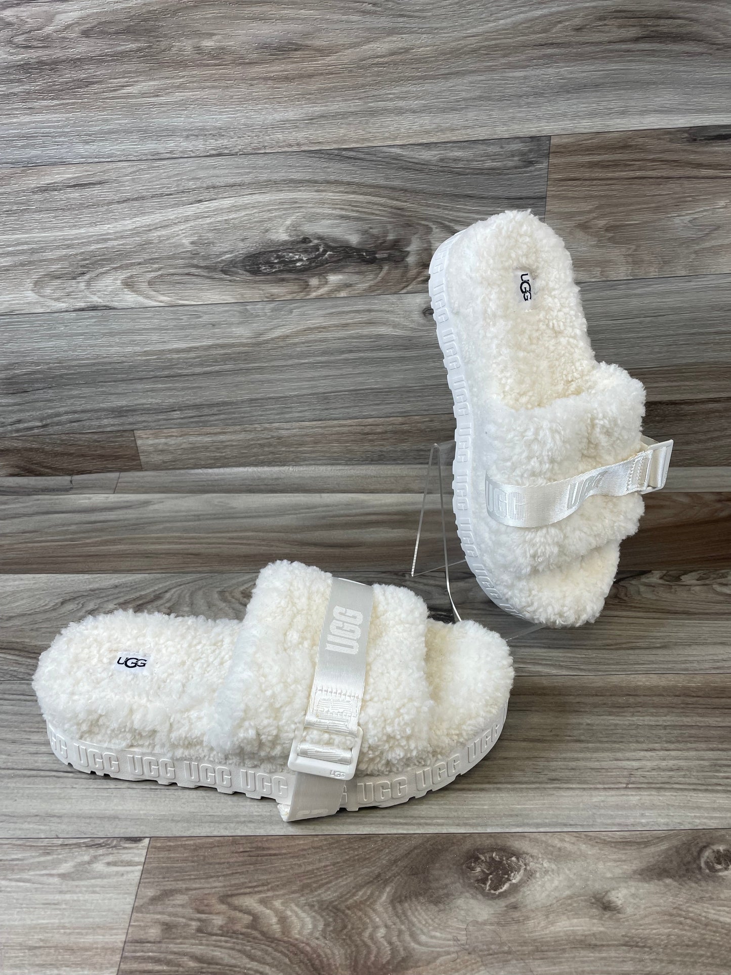 Sandals Designer By Ugg In White, Size: 11