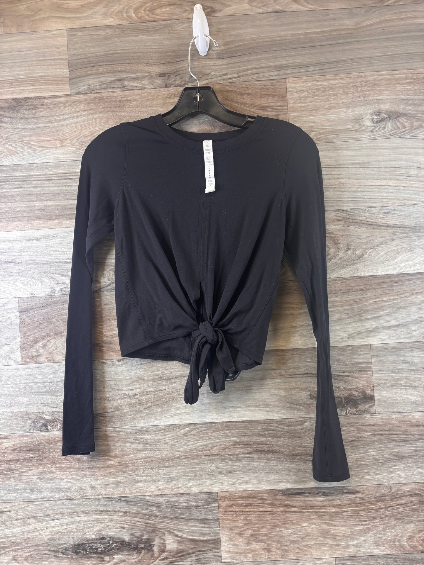 Athletic Top Long Sleeve Collar By Lululemon In Black, Size: Xs