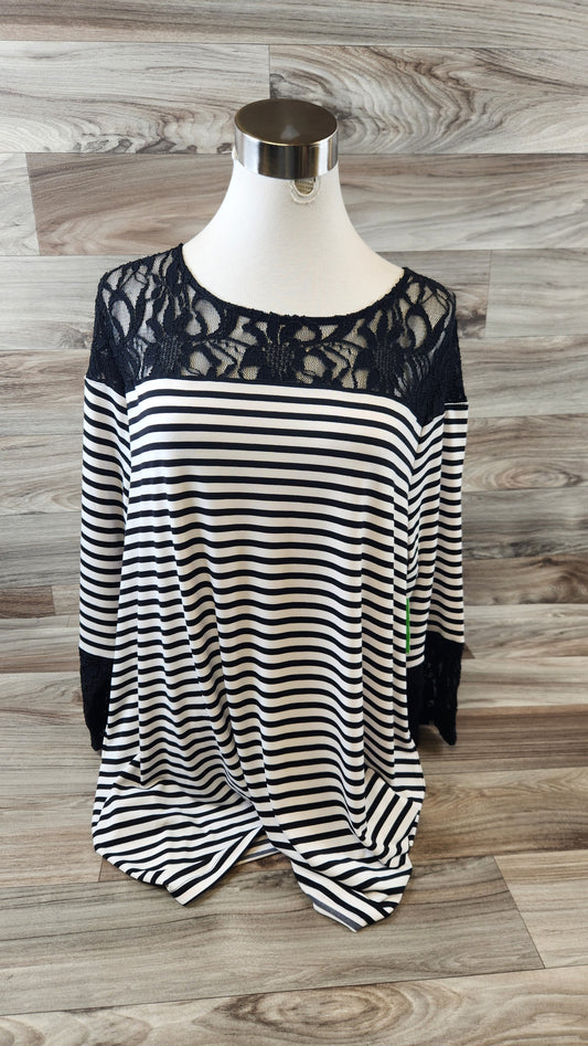 Top Short Sleeve By Chicos  Size: Xl