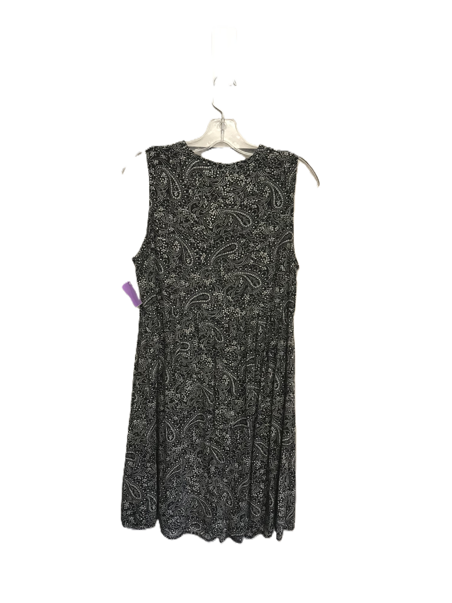 Black & White Dress Casual Short By Old Navy, Size: L