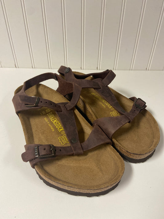 Sandals Flats By Birkenstock In Brown, Size: 9