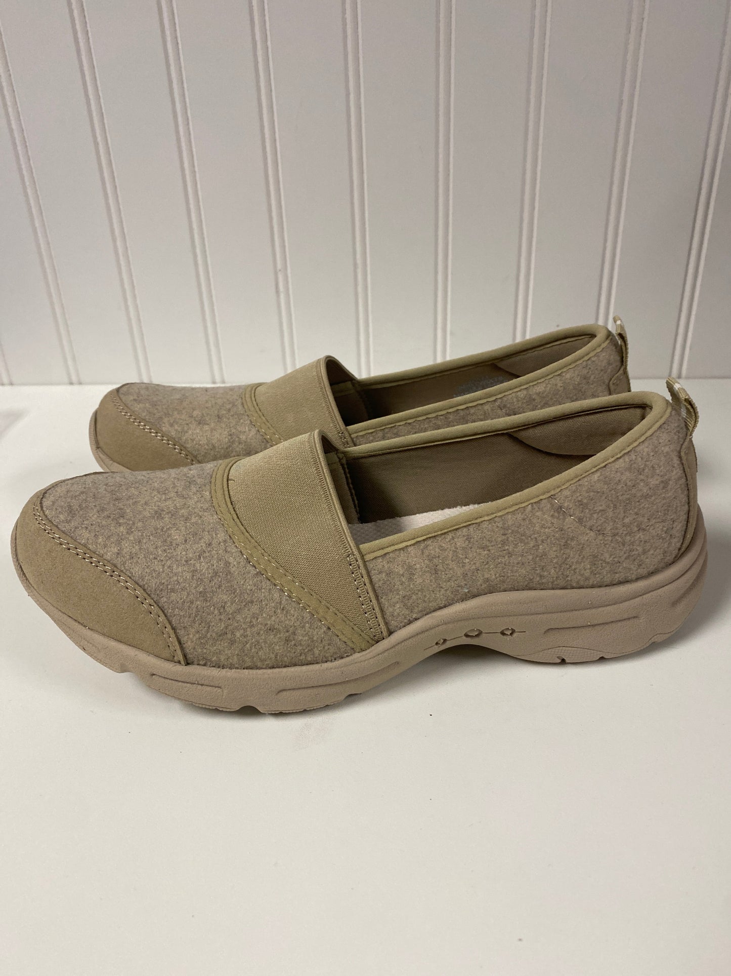 Beige Shoes Flats Easy Spirit, Size 6.5