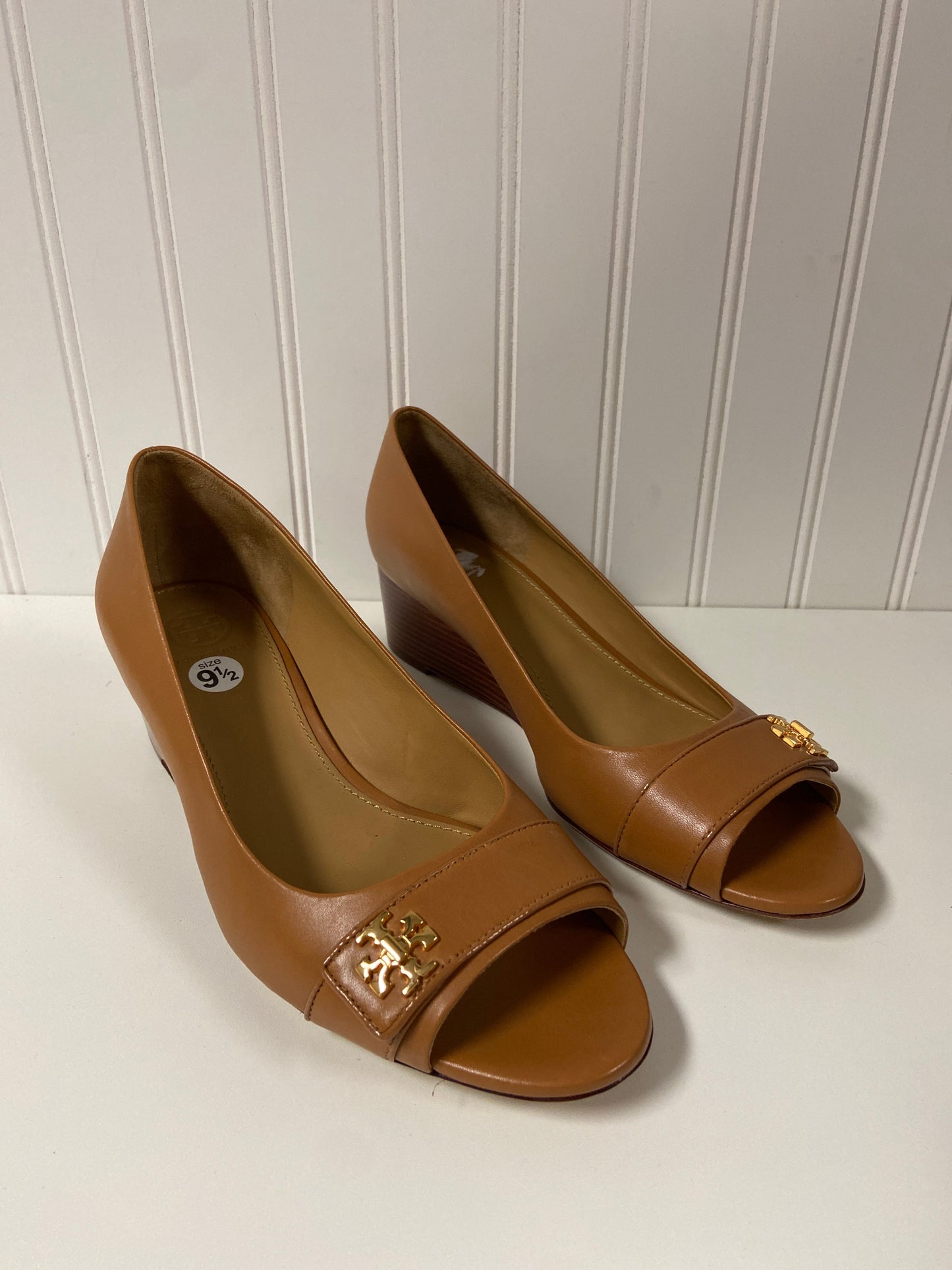 Sandals Designer By Tory Burch In Tan, Size: 9.5