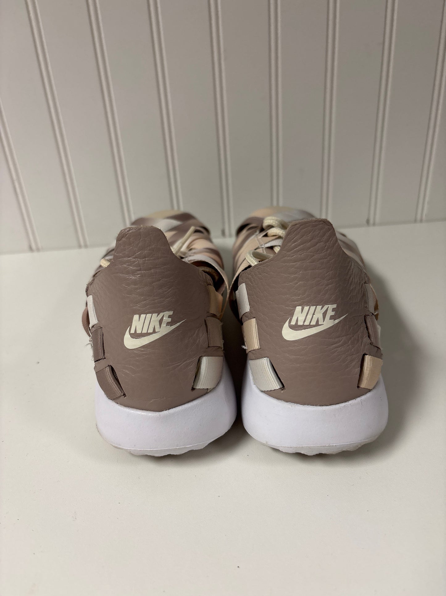 Shoes Athletic By Nike In Cream, Size: 8