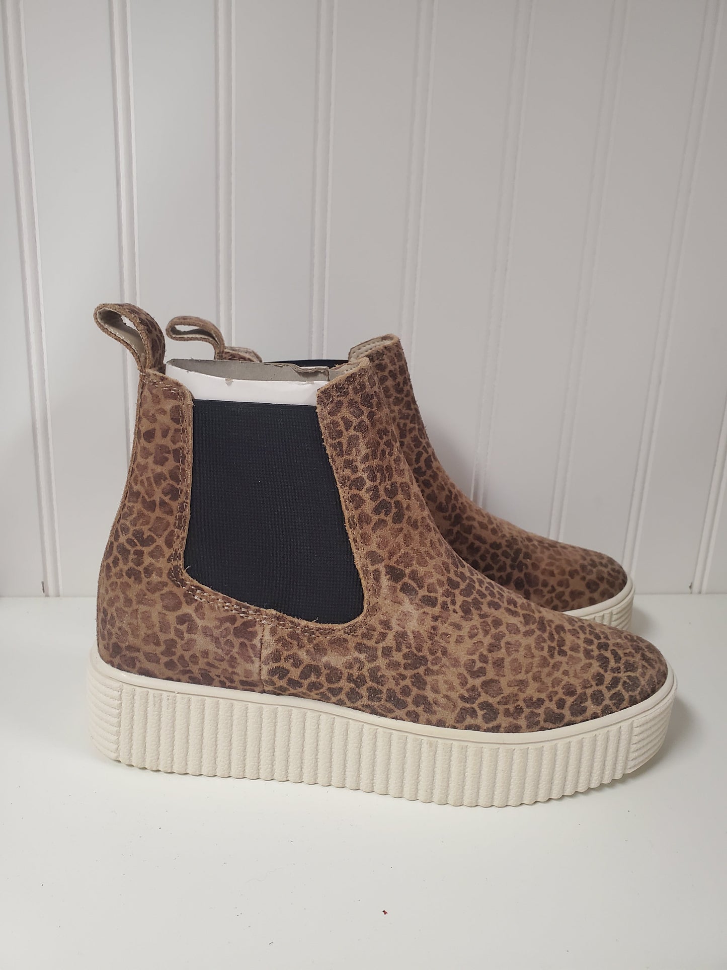 Shoes Sneakers By Dolce Vita In Animal Print, Size: 7.5