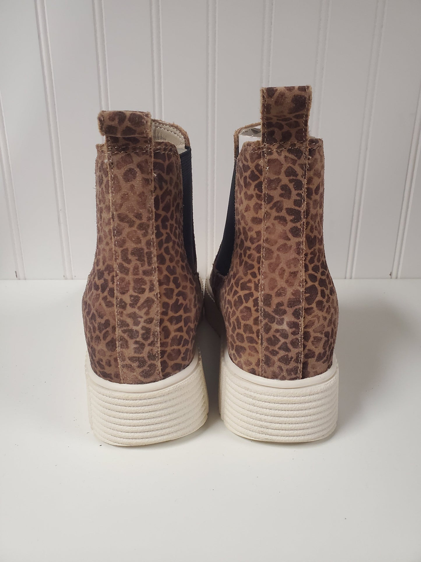 Shoes Sneakers By Dolce Vita In Animal Print, Size: 7.5