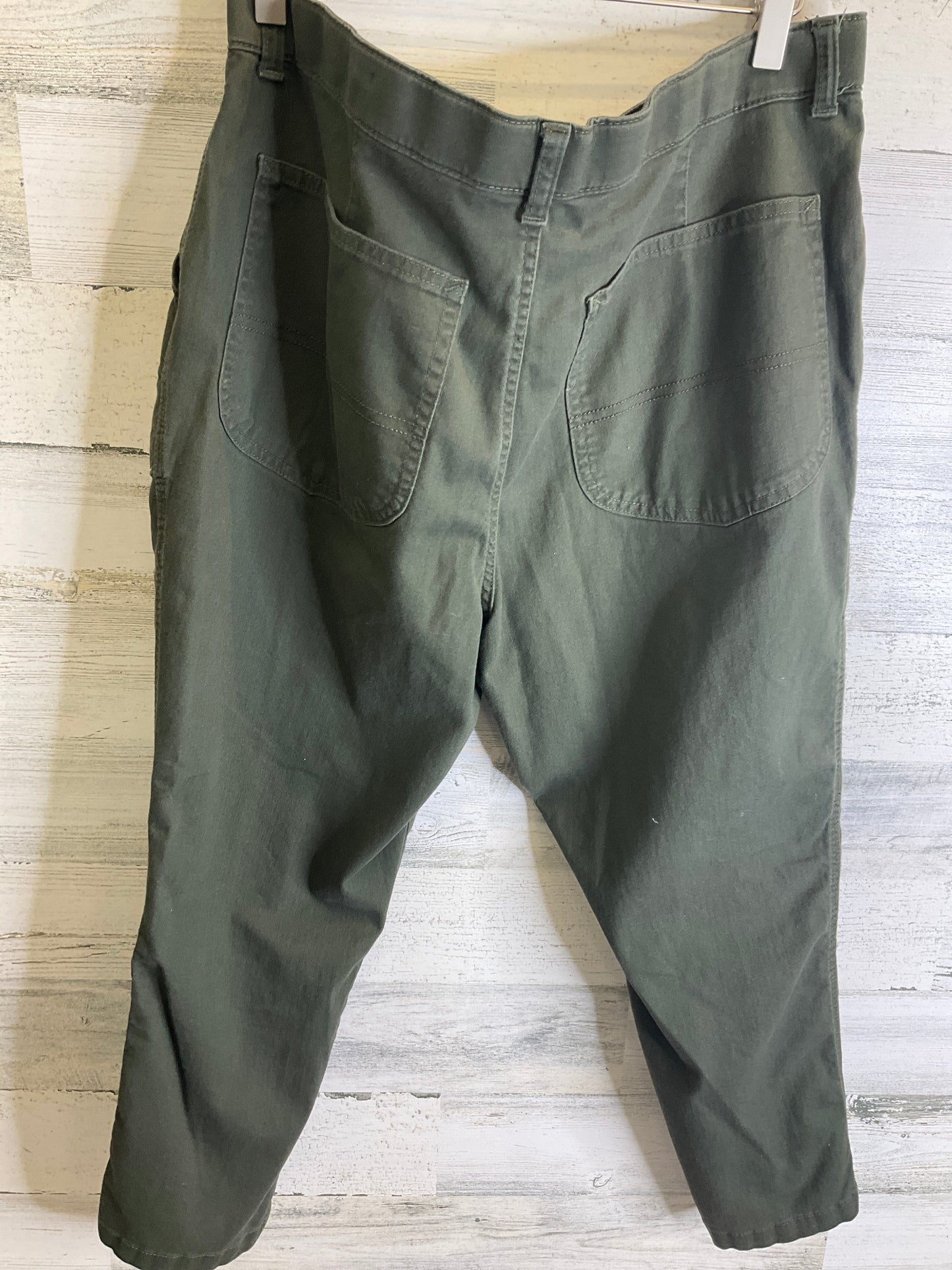 Capris By Lee In Green, Size: 16