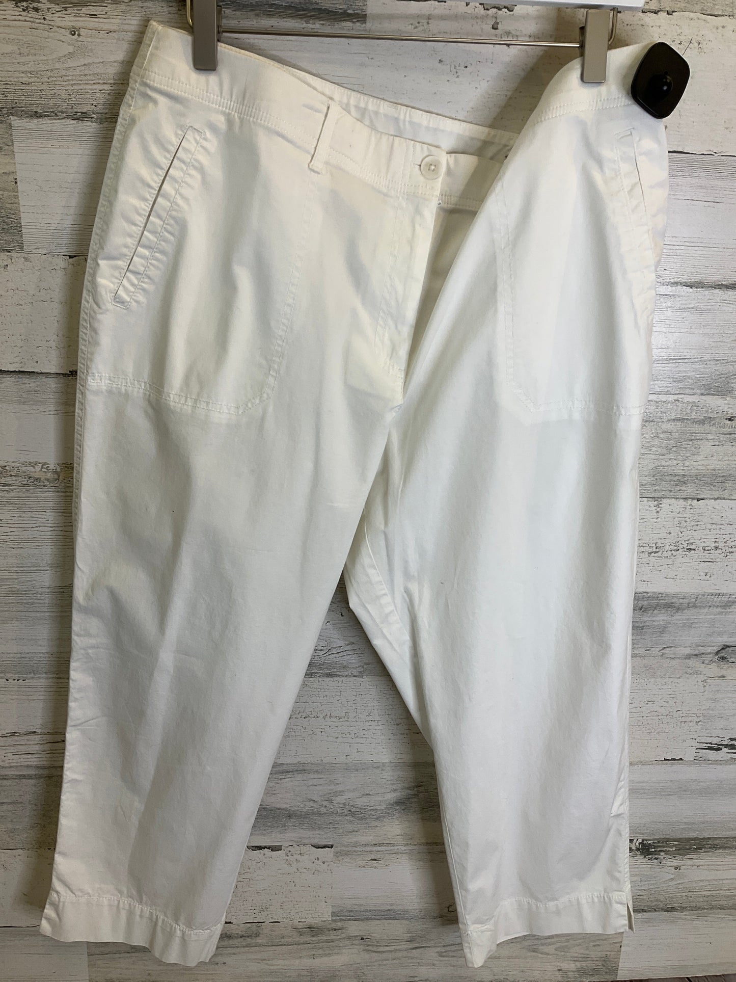 Capris By Chicos In White, Size: 16