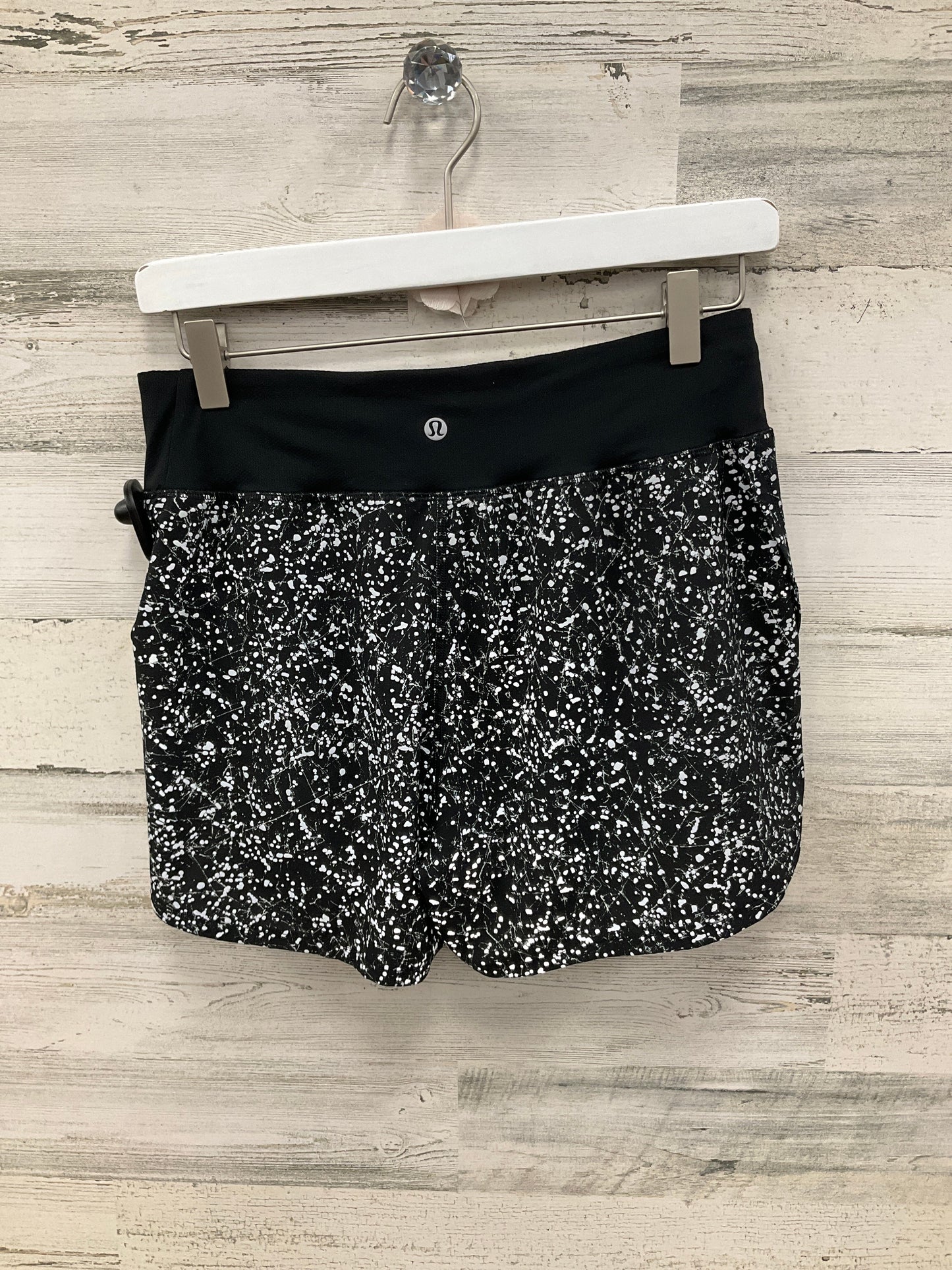 Athletic Shorts By Lululemon In Black & White, Size: 6